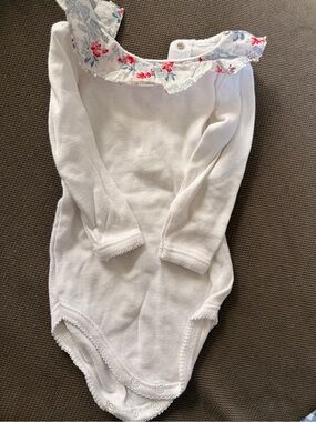 Bonpoint White Long-Sleeve Bodysuit with Floral Ruffle Collar